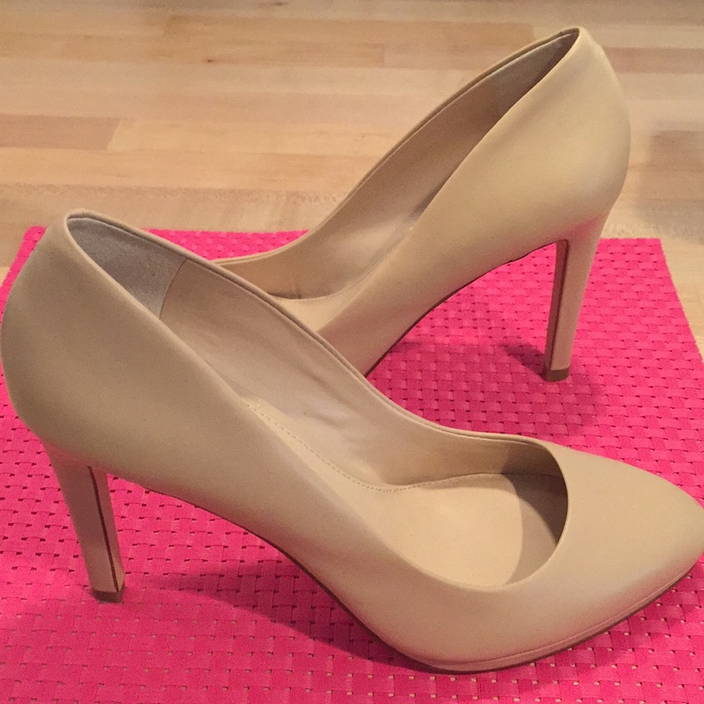 Banana Republic Nude Pumps